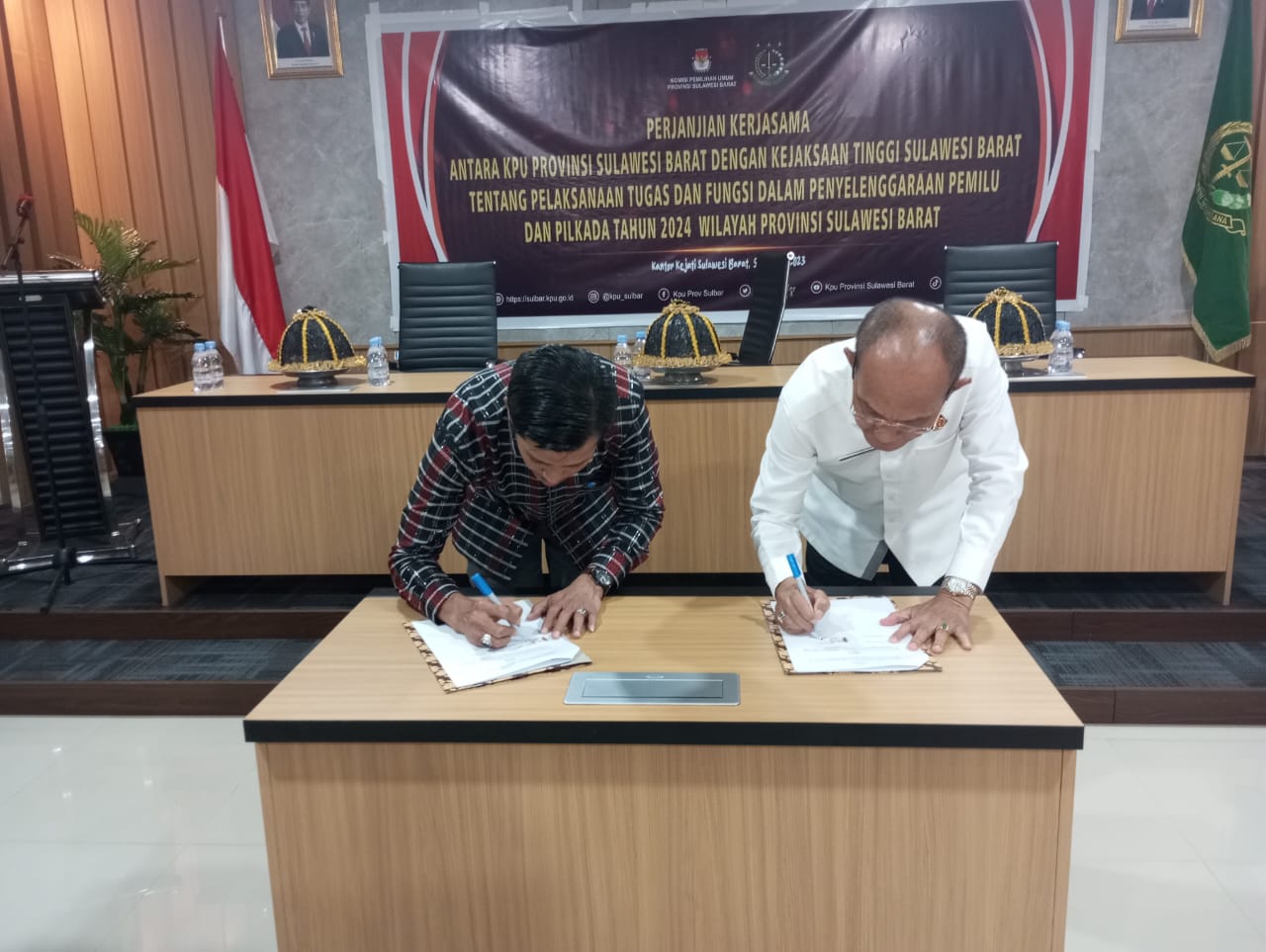 IMG-20230809-WA0072 Sukseskan Pemilu dan Pilkada 2024, KPU Sulbar dan Kejati Sulbar Lakukan MoU