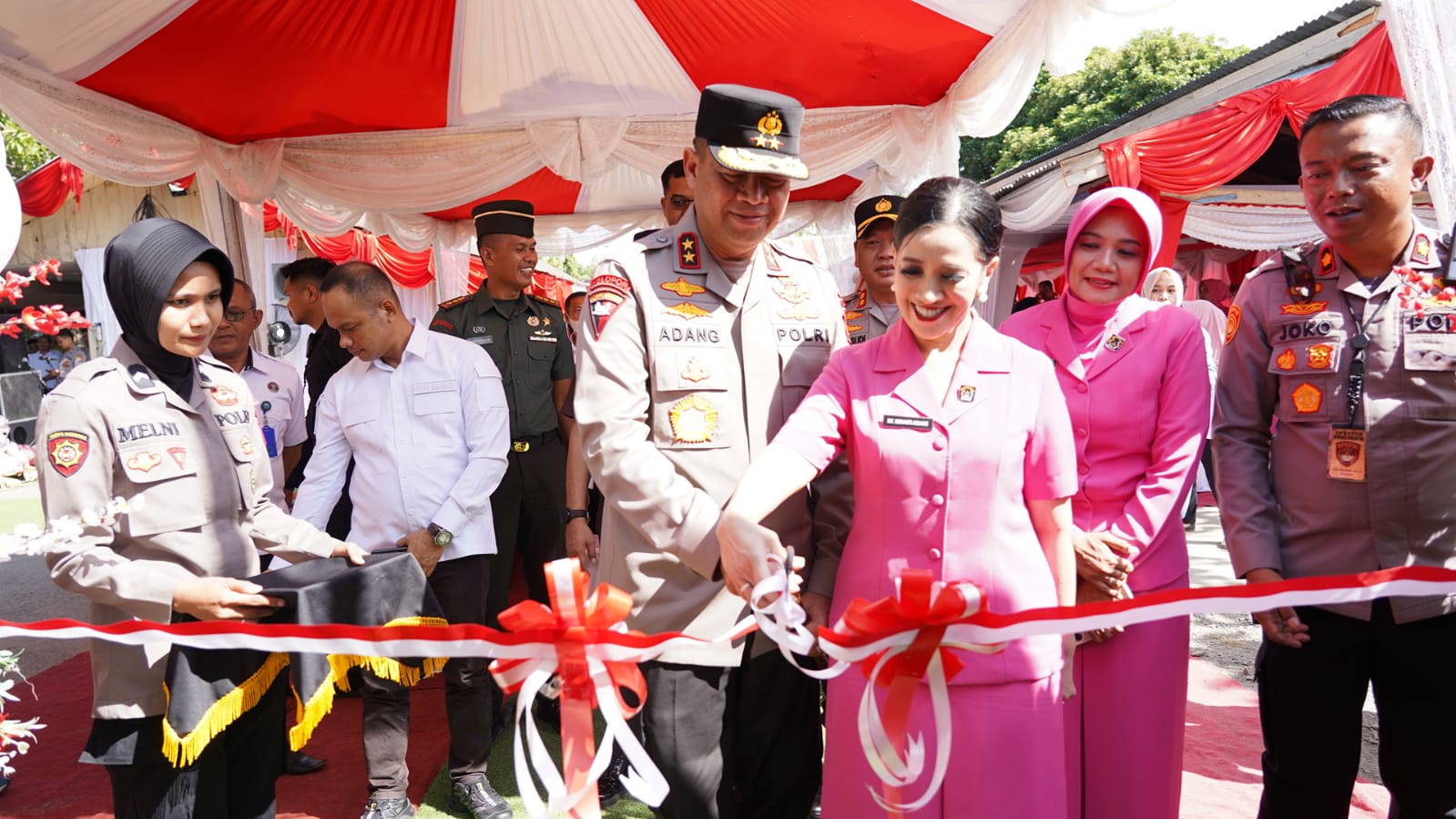 Kapolda Sulbar Resmikan Rumah Perlindungan Ibu dan Anak di Polman Kapolda Sulbar Resmikan Rumah Perlindungan Ibu dan Anak di Polman