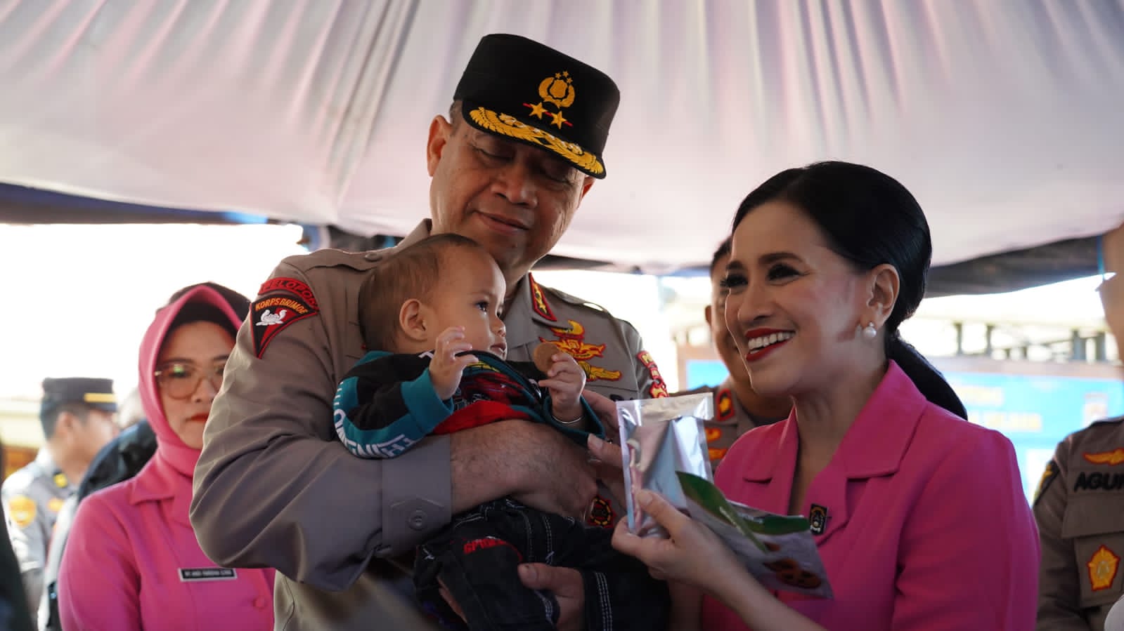 Pastikan Penanganan Stunting Efektif, di Mamasa Kapolda Sulbar Pantau Langsung Posko Posyandu Pastikan Penanganan Stunting Efektif, di Mamasa Kapolda Sulbar Pantau Langsung Posko Posyandu