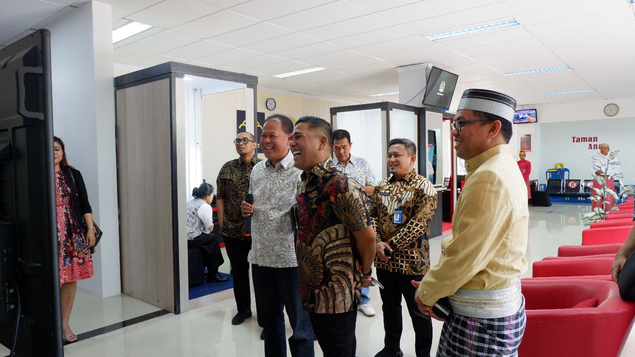 Kantor Imigrasi Buka layanan "Paspor Merdeka" Kantor Imigrasi Buka layanan "Paspor Merdeka"