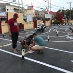 Satlantas Polresta Mamuju Mulai Hapus Lintasan Zig-zag dan Angka 8 Ujian SIM C Satlantas Polresta Mamuju Mulai Hapus Lintasan Zig-zag dan Angka 8 Ujian SIM C