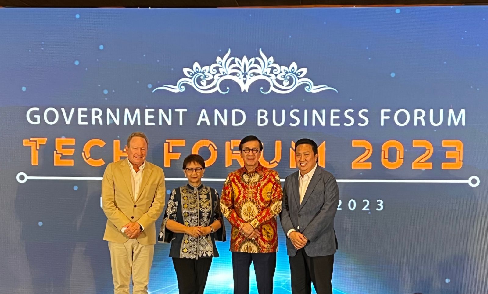 Menkumham Ajak Pelaku Bisnis Sinergi dengan Pemerintah Perangi Perdagangan Orang Menkumham Ajak Pelaku Bisnis Sinergi dengan Pemerintah Perangi Perdagangan Orang