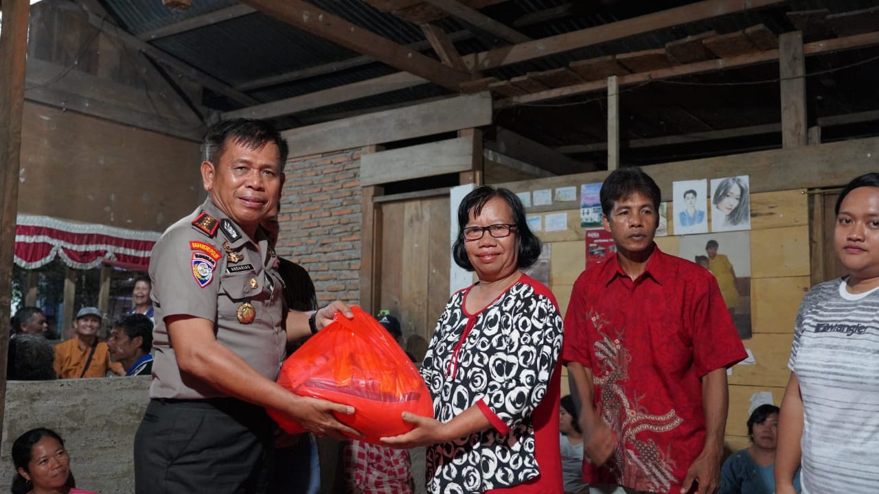 Dir Binmas Berbagi Sembako ke Warga di Dusun Kasso,