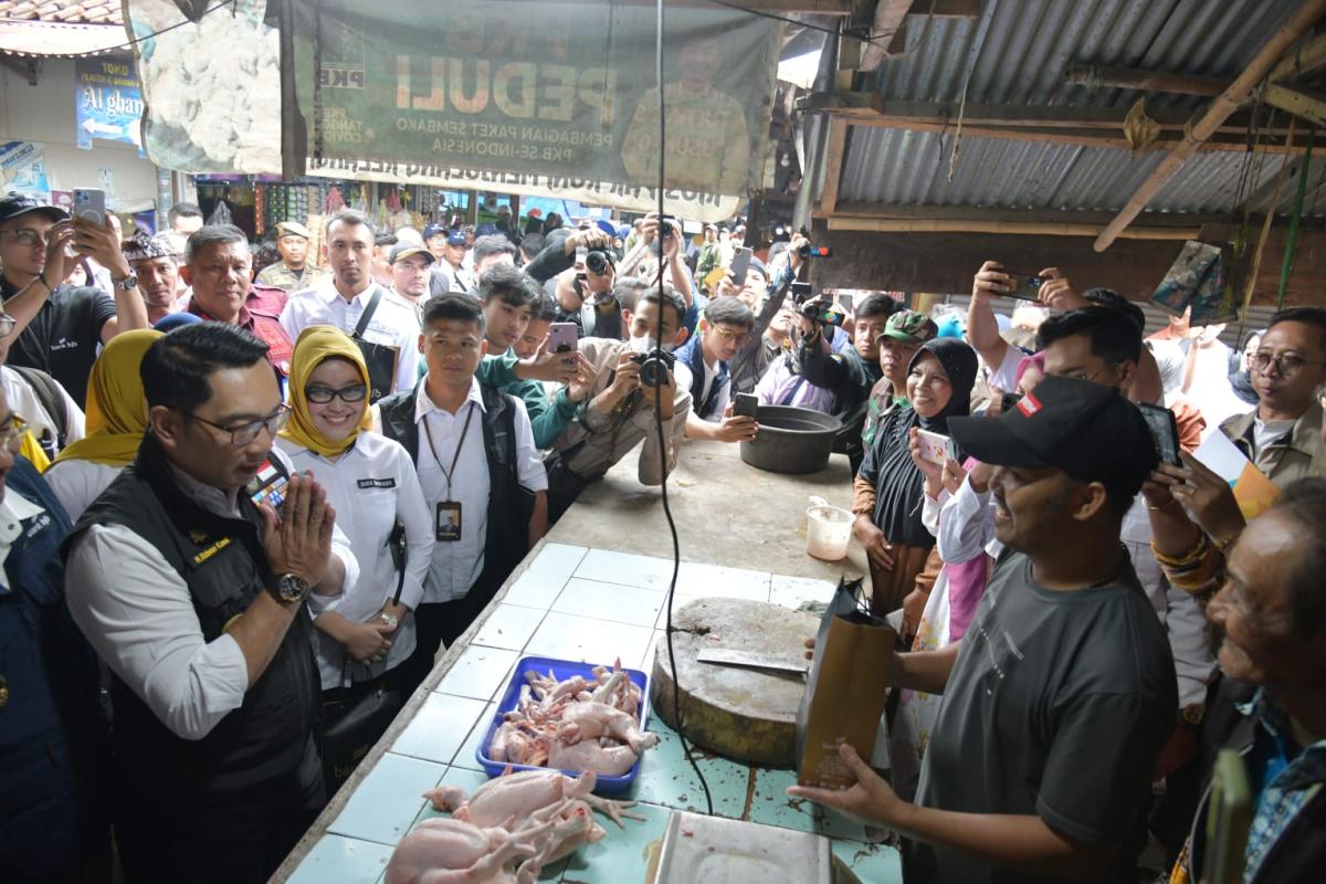 Tinjau Pasar Situraja, Ridwan Kamil: Inflasi di Sumedang Terkendali