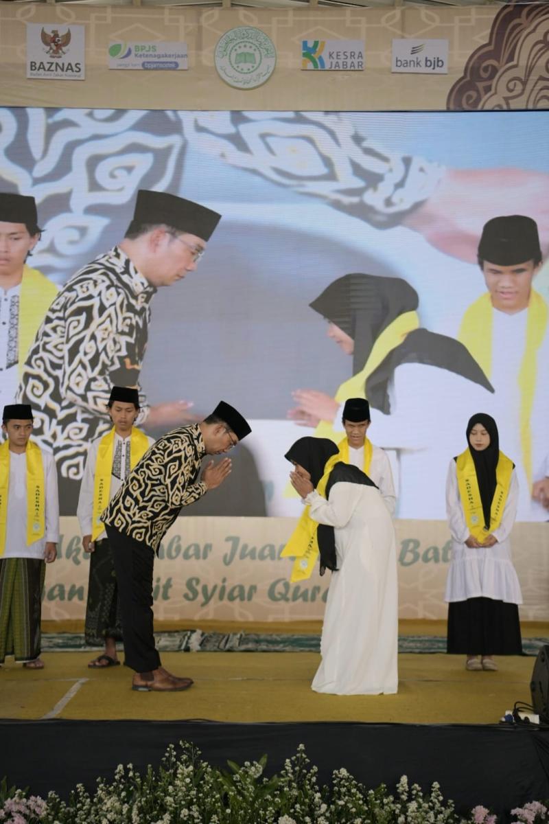 Gubernur Ridwan Kamil Wisuda 2.000 Penghafal Al-Qur'an Program Sadesha