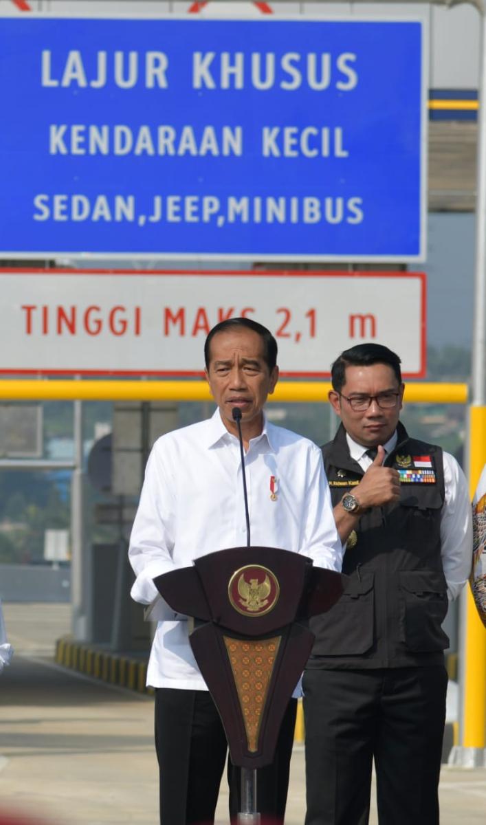 Resmikan Tol Bocimi Seksi 2, Presiden Jokowi Puji Jabar Disebut Juara Investasi, Gubernur Ridwan Kamil Acungkan Jempol