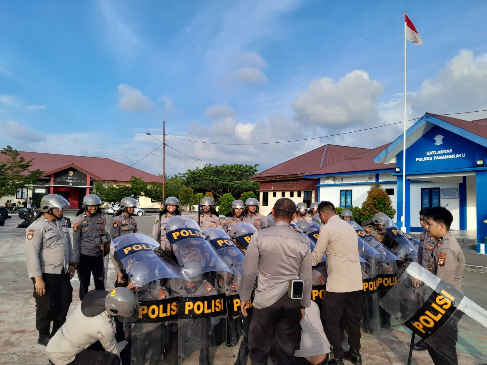 Personel Polres Pasangkayu Intensif Latihan Dalmas Pemilu 2024,