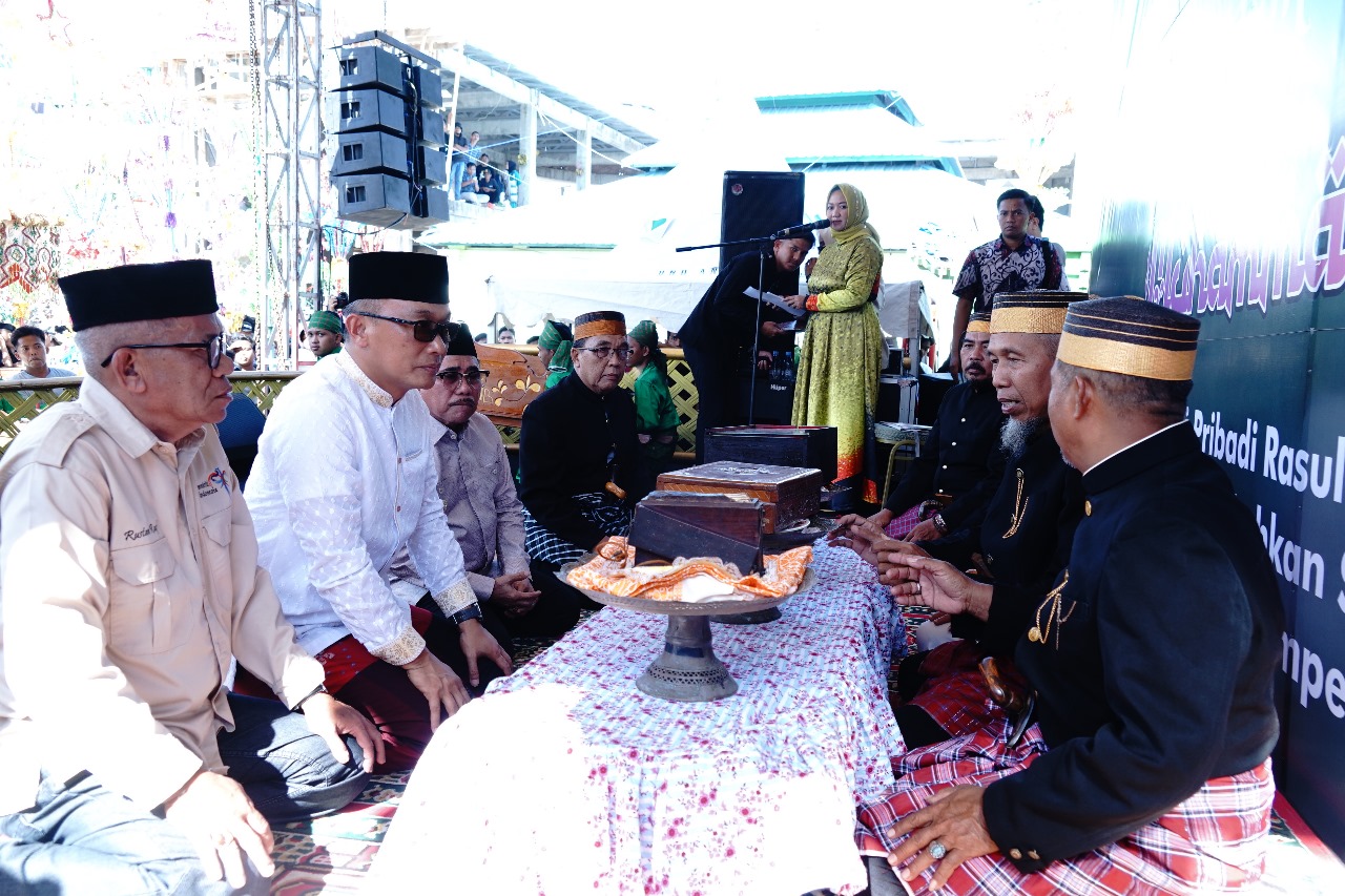 Maulid di Salabose , Pj Gubernur Sulbar, Prof Zudan Ajak Masyarakat Teladani Rasulullah