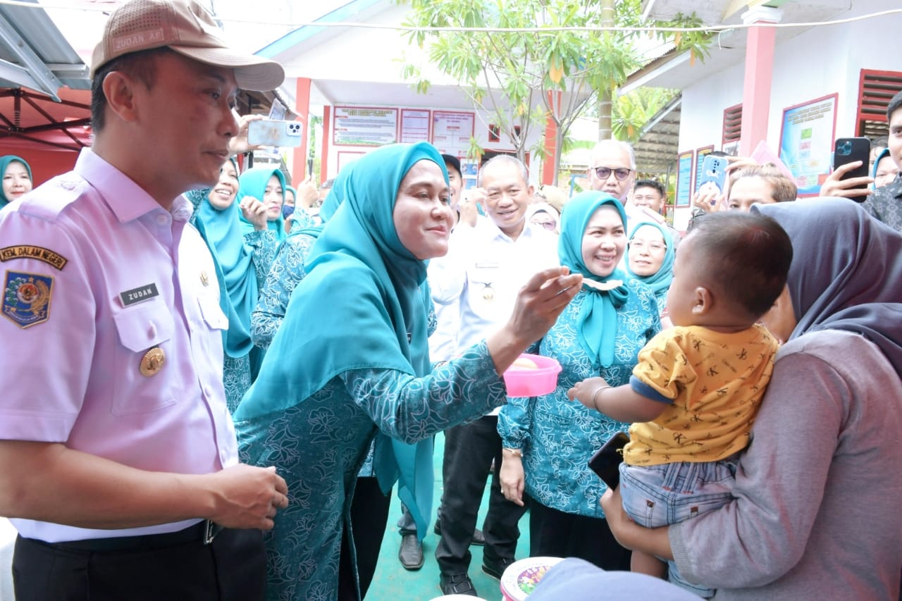 Prof Zudan Launching Rumah Kibas Stunting  di Desa Bunga-bunga Polman