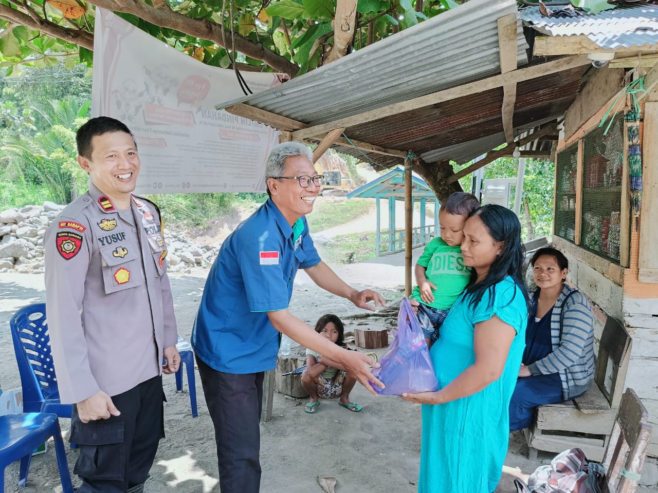 Peduli Stunting, Kapolsek Kalumpang Gandeng PT. MTE Peduli Stunting, Kapolsek Kalumpang Gandeng PT. MTE