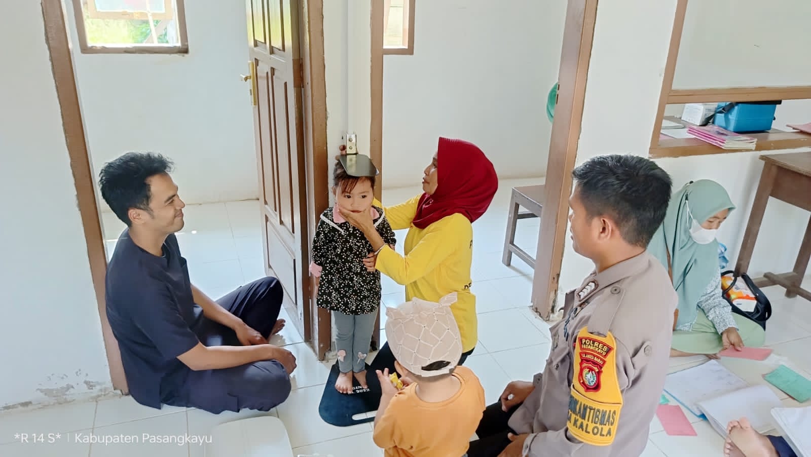 Bhabinkamtibmas Polsek Bambalamotu Gencar Lakukan Percepatan Penanggulangan Stunting di Desa Kalola.