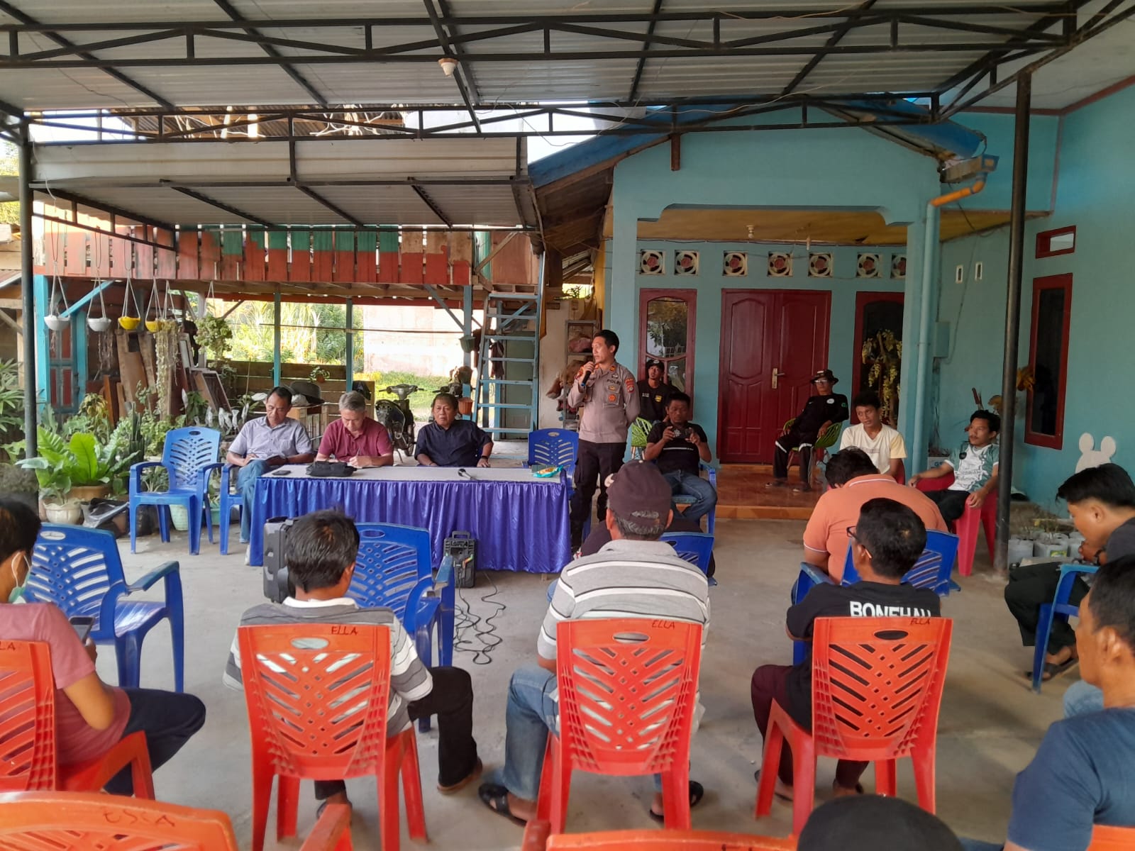 Polsek Kalumpang Gelar Problem Solving di Dusun Tamalea Polsek Kalumpang Gelar Problem Solving di Dusun Tamalea