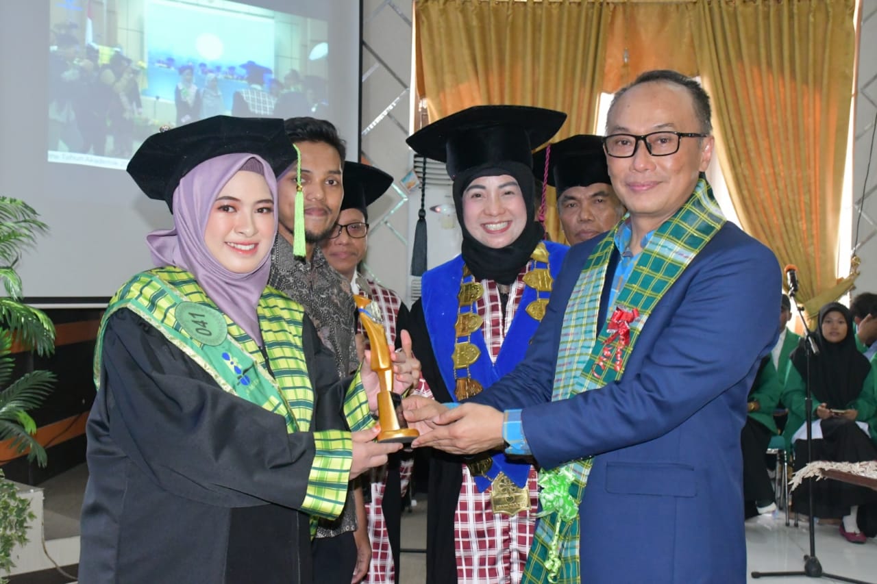 Wisudawati Terbaik STAIN Majene Nurfadilah Dapat Beasiswa Pemprov Sulbar