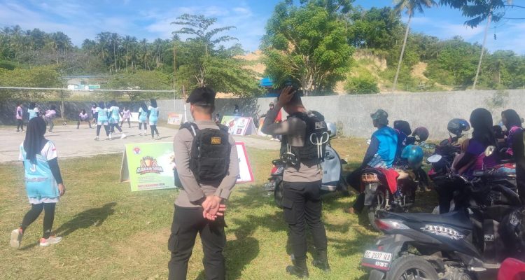 Kapolsek Pasangkayu pimpin pengamanan Turnamen Bola Volly Tarkam Antar Kecamatan Se Kabupaten Pasangkayu