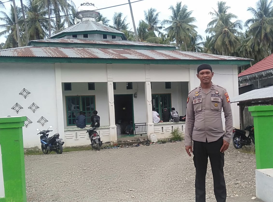 Bhabinkamtibmas Polsek Bambalamotu Sampaikan Pesan-Pesan Kamtibmas
