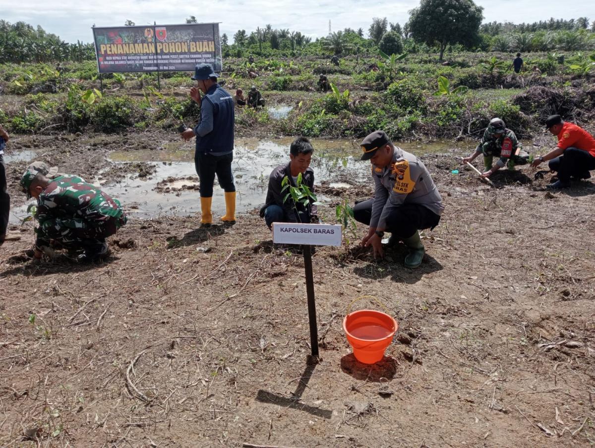 Kapolsek Baras Dukung Program Ketahanan Pangan Nasional