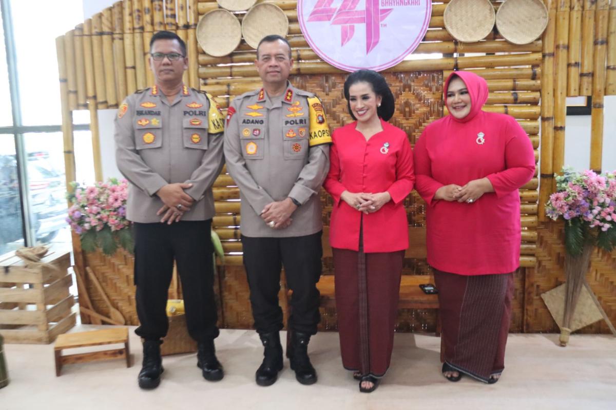 Kapolresta Mamuju Dan Ketua YKB Cabang Mamuju Hadiri Peringatan YKB Di Mapolda Sulbar