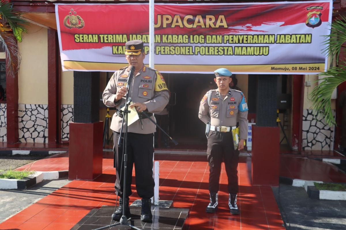Kapolresta Mamuju Pimpin Upacara Sertijab Kabag Log dan Penyerahan Jabatan Kabag Ops Polresta Mamuju