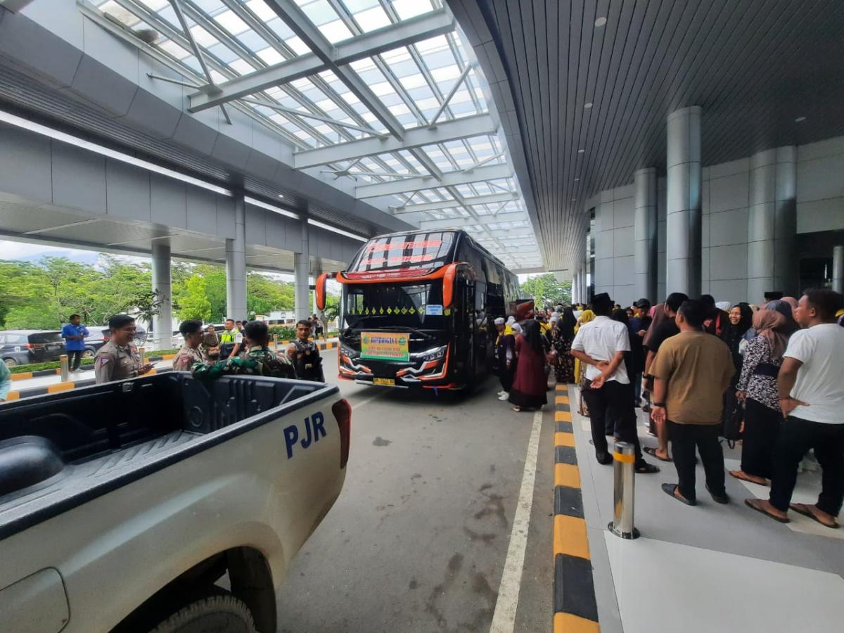 Demi Kelancaran dan Keamanan Polres Pasangkayu Kawal Keberangkatan Calon Jemaah Haji Kabupaten Pasangkayu