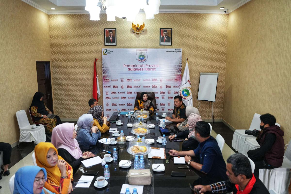 Pj Ketua PKK Dorong Kembangkan Batik Khas Sulbar Pj Ketua PKK Dorong Kembangkan Batik Khas Sulbar