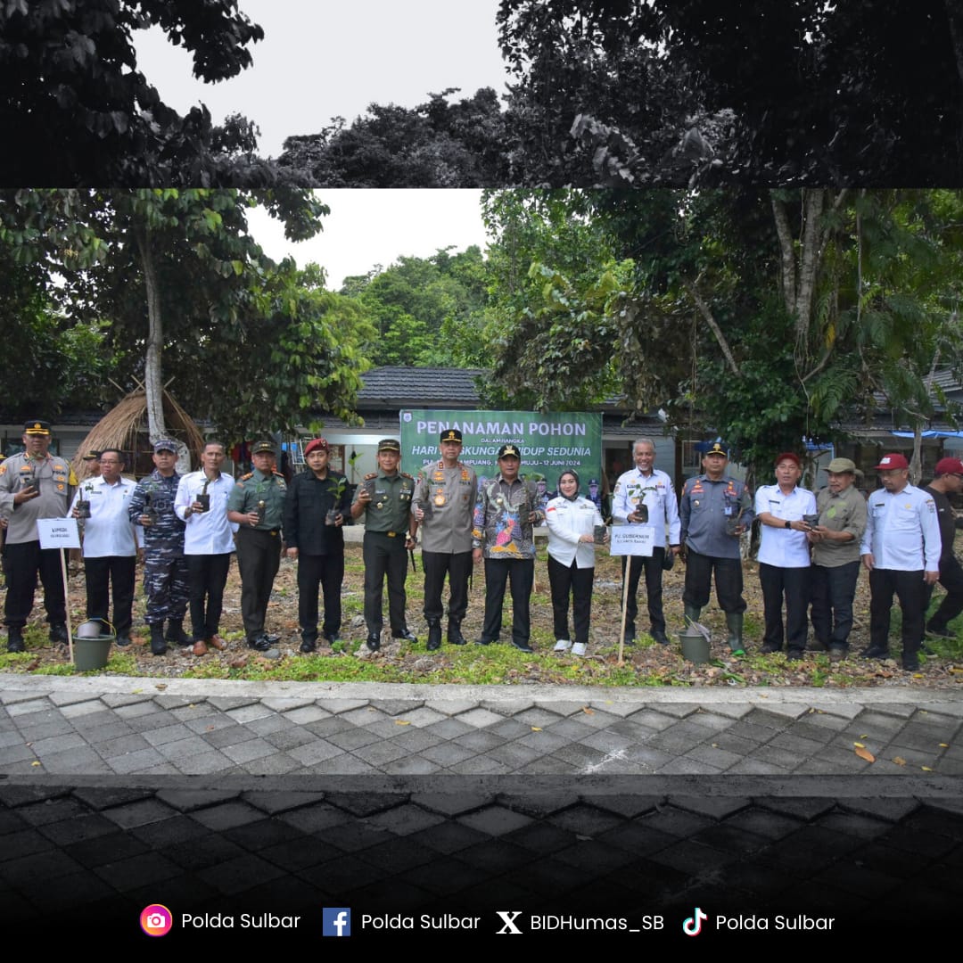 Kapolda Sulbar Bersama Suluruh Forkopimda Terus Galakkan Aksi Tanam Pohon Kapolda Sulbar Bersama Suluruh Forkopimda Terus Galakkan Aksi Tanam Pohon