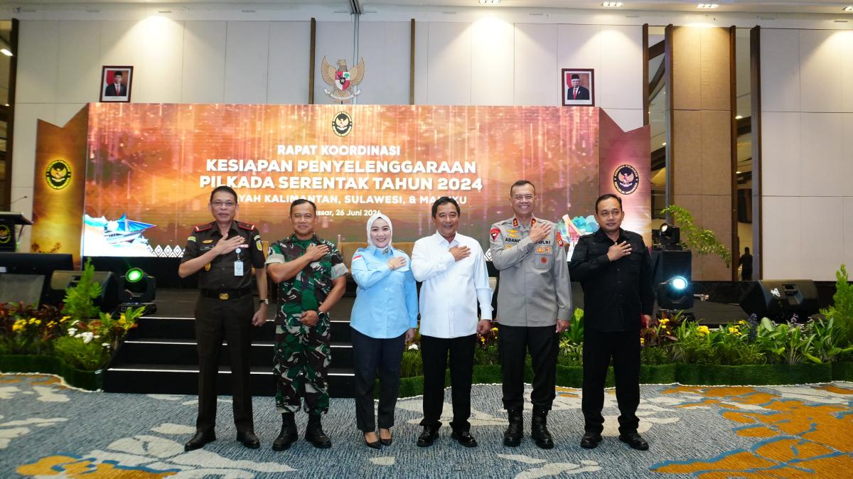 Kapolda Sulbar Hadiri Rakor Kesiapan Penyelenggaraan Pilkada Serentak di Makassar Kapolda Sulbar Hadiri Rakor Kesiapan Penyelenggaraan Pilkada Serentak di Makassar