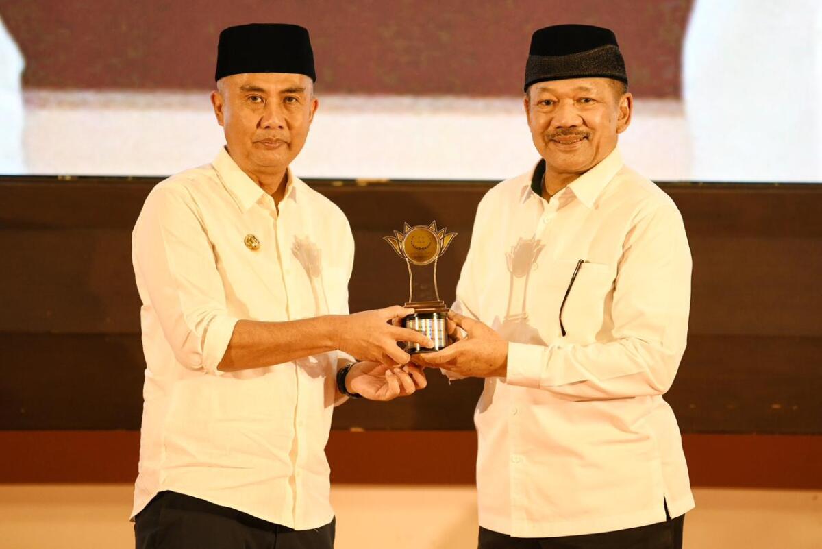 Bey Machmudin Terima Penghargaan sebagai Kepala Daerah Pendukung Pengelolaan Zakat Terbaik