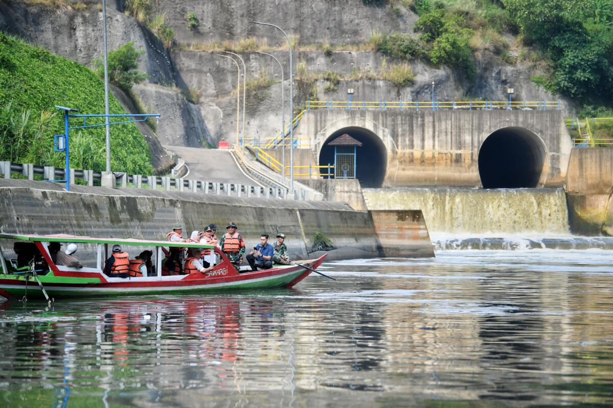 Sekda Herman Suryatman Apresiasi Pembersihan Sampah di Kawasan Jembatan BBS