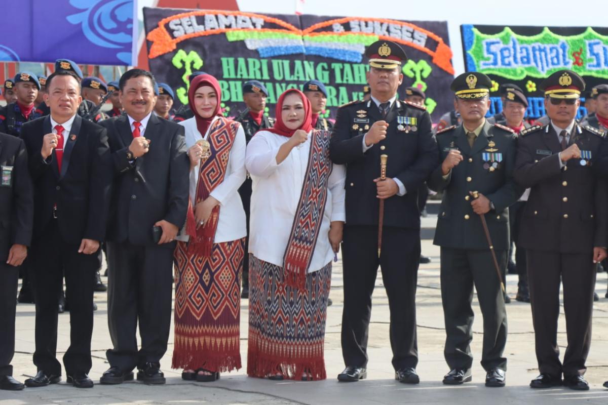 Kapolresta Mamuju Dan Personilnya Ikuti Upacara Hari Bhayangkara Ke 78 Bersama Polda Sulbar