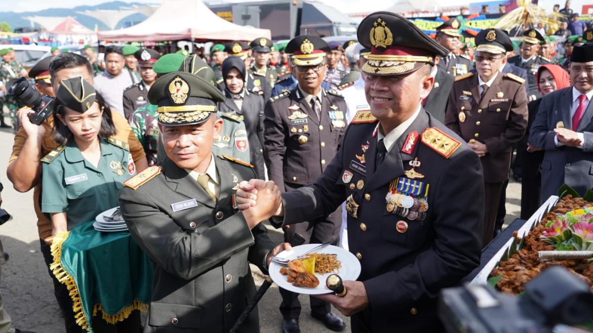 Kejutan Danrem 142/Tatag Bersama Prajurit di Hari Bhayangkara Ke-78