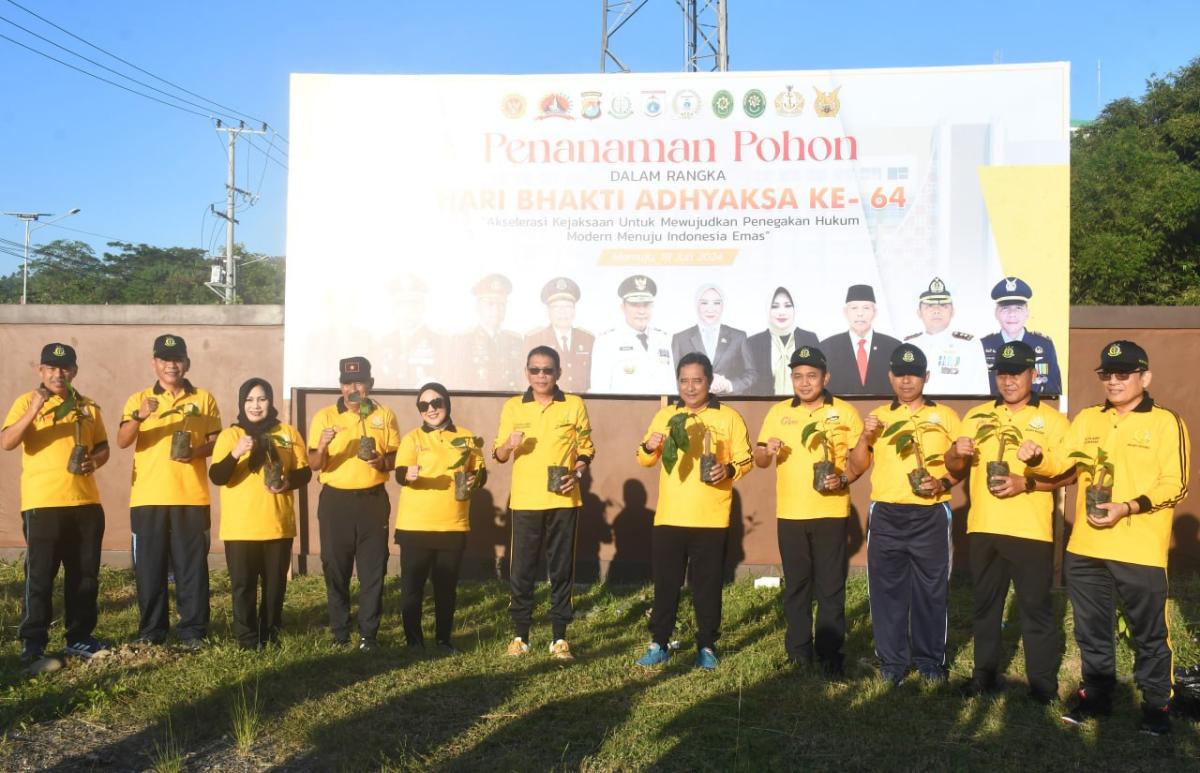 Wakili Danrem, Kasrem 142/Tatag Hadiri Acara Gerak Penanaman Pohon dan Senam Bersama Peringati Hari Bhakti Adhiyaksa