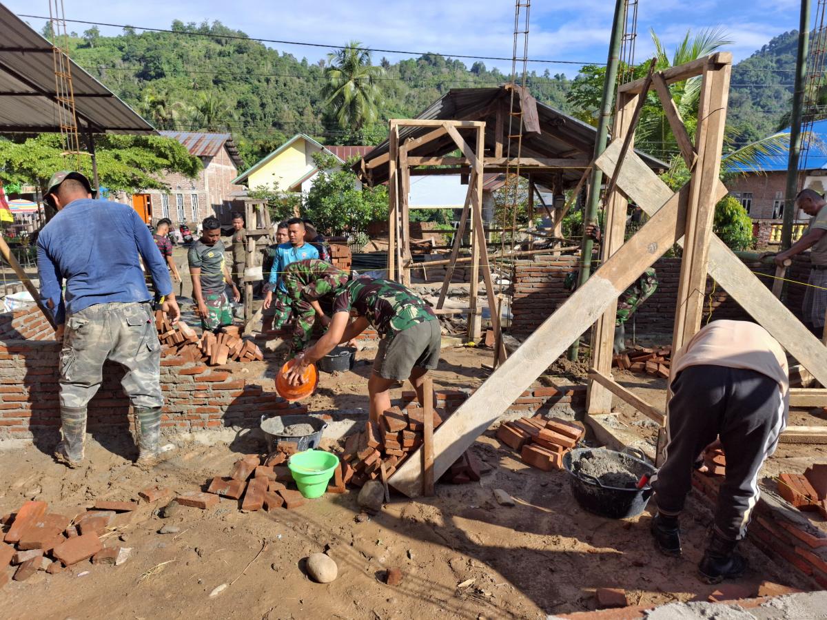 Satgas TMMD Ke 121 Kodim 1402/Polman Rehab Rumah Warga Kurang Mampu