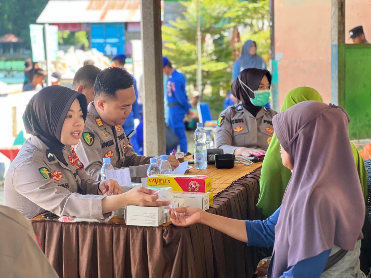 Klinik Apung DitPolairud dan Biddokkes Polda Sulbar Kembali Berikan Pelayanan Kesehatan