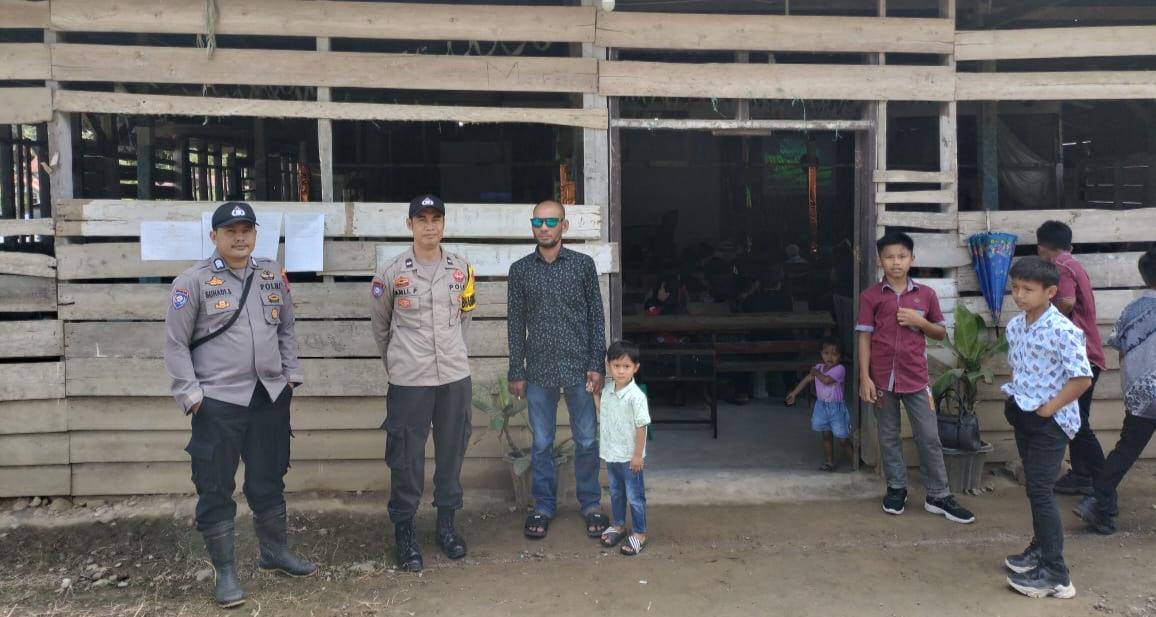 Polsek Kalumpang Gelar Pengamanan Di Gereja GKSB Yang Sedang Ibadah Tahunan Dan Doa Bersama