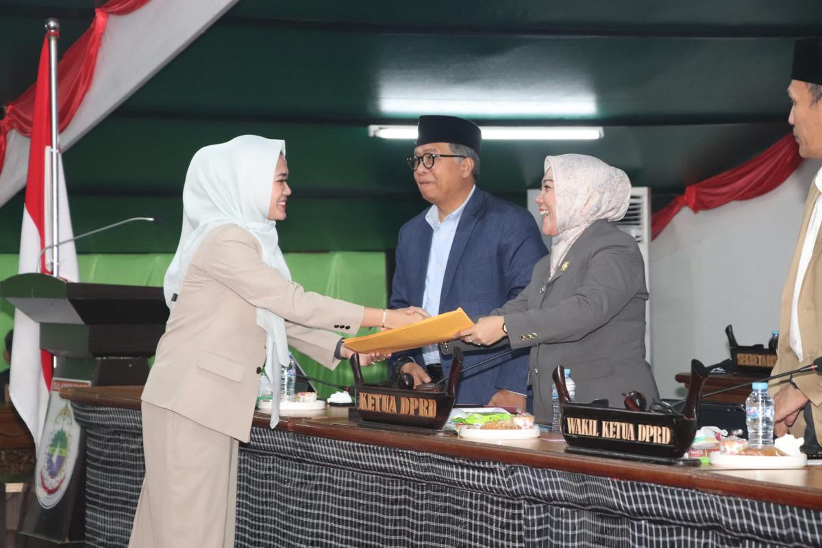 Sekprov Beri Apresiasi Pandangan Fraksi DRPD Sulbar Terkait RAPBDP 2024, Sekprov Beri Apresiasi Pandangan Fraksi DRPD Sulbar Terkait RAPBDP 2024,