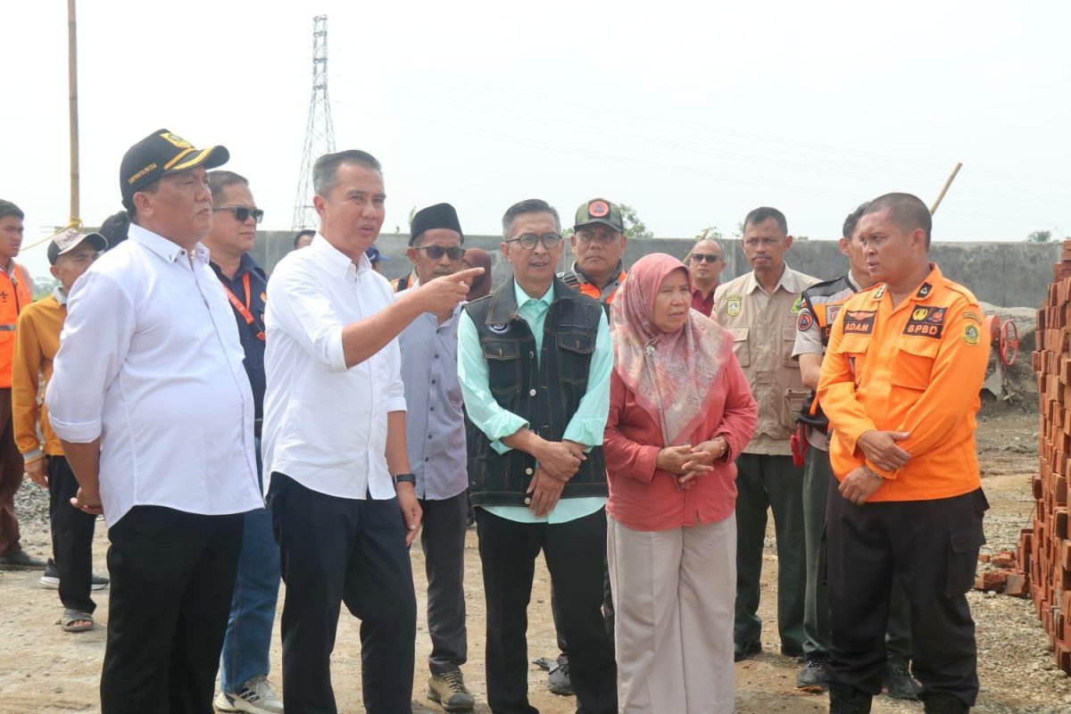 Bey Machmudin Tinjau Lokasi Bencana Puting Beliung di Bogor