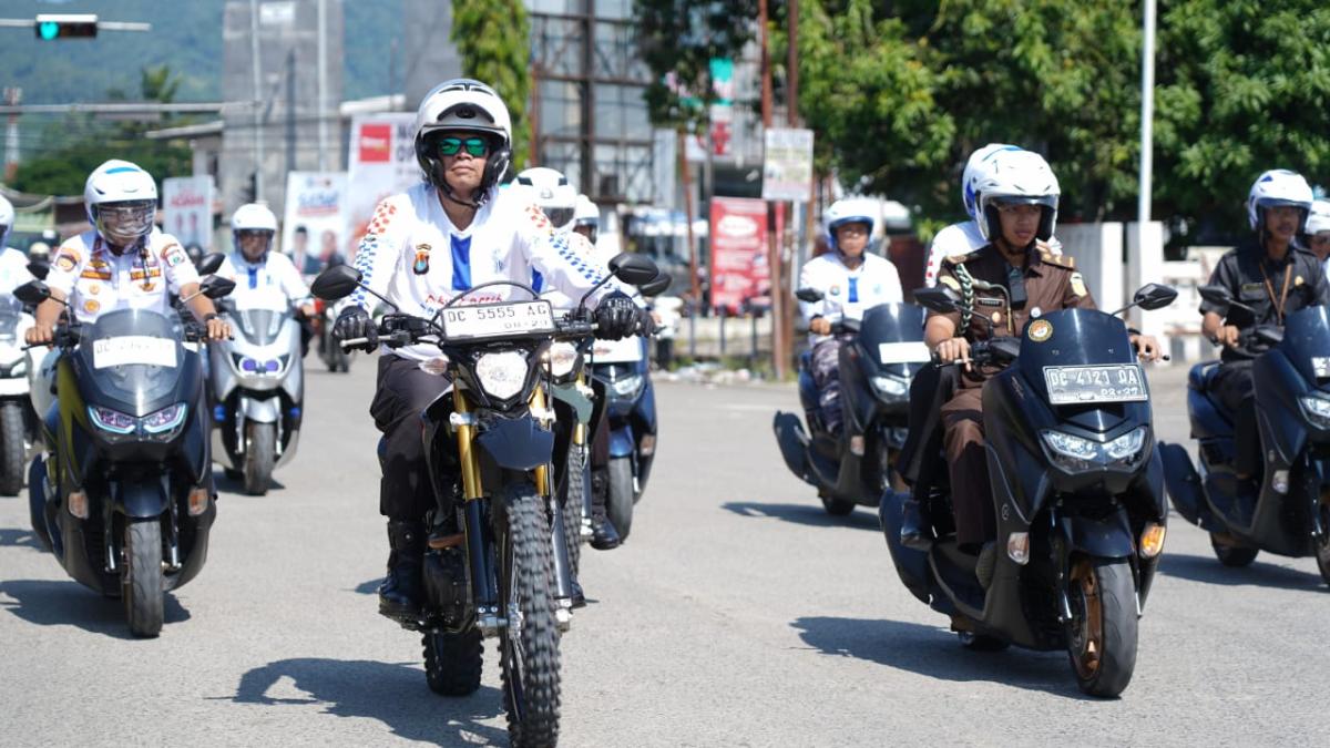 Kapolda dan Forkopimda Sulbar  Pawai Kendaraan Tertib Berlalu Lintas 