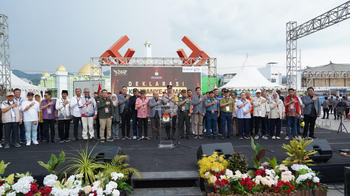 Kapolda Irjen Pol Adang Ginanjar Ajak Semua Pihak Jaga Demokrasi yang Sejuk dan Damai  Kapolda Irjen Pol Adang Ginanjar Ajak Semua Pihak Jaga Demokrasi yang Sejuk dan Damai
