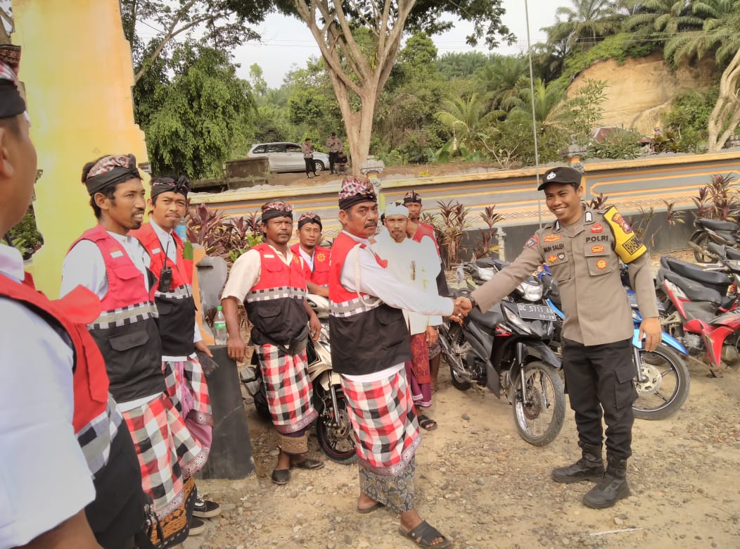 Polsek Tommo  Pengamanan Perayaan Hari Raya Galungan