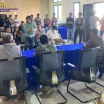 Polresta Mamuju Kawal Aksi Unras Di Kantor BPJN Dan Dinas PU Mamuju Polresta Mamuju Kawal Aksi Unras Di Kantor BPJN Dan Dinas PU Mamuju
