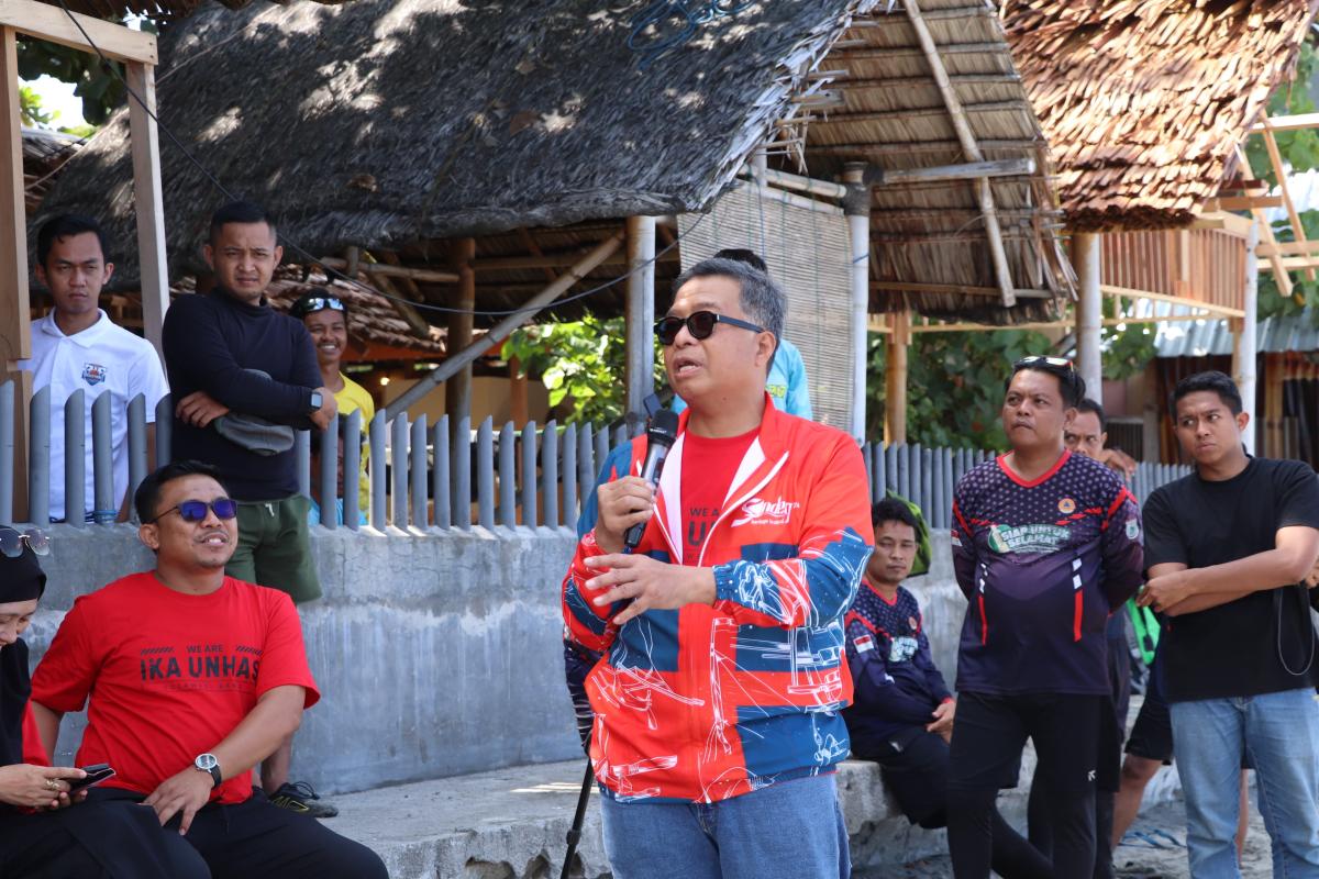 IKA Unhas Sulbar Bakti Sosial dan Cinta Bahari di Majene hingga Intervensi Stunting