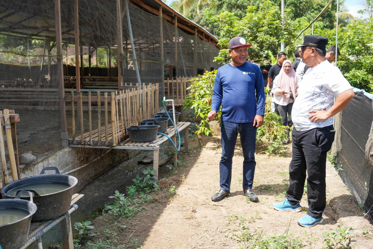 PJ Gub Sulbar Bahtiar Diskusi Dengan Petani-Peternak di Polman