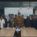 DKP Sulbar Serahkan Bantuan ke Nelayan DKP Sulbar Serahkan Bantuan ke Nelayan