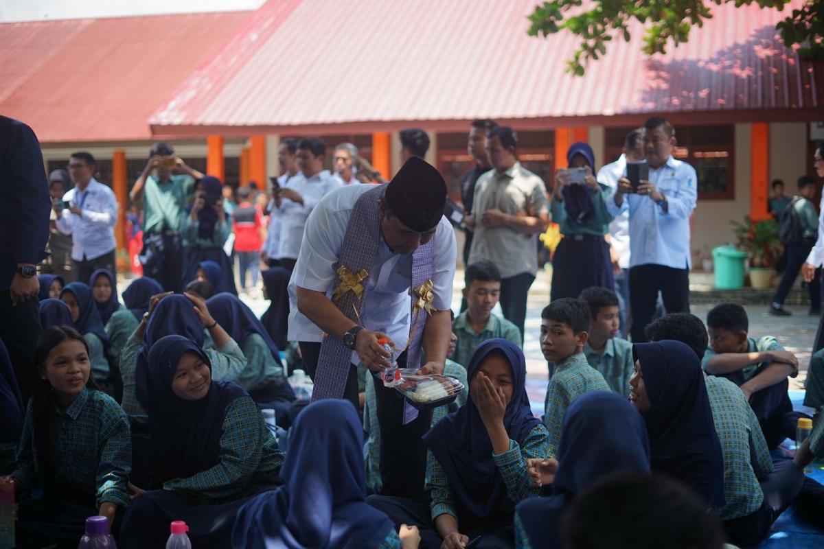 Uji Coba Makan Bergizi Gratis di Polman, Siap Jalankan Program Presiden dan Wapres Uji Coba Makan Bergizi Gratis di Polman, Siap Jalankan Program Presiden dan Wapres