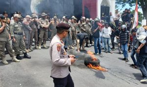 Kapolresta Mamuju Pimpin Pengamanan Aksi Unras Aliansi Mahasiswa Sulbar 