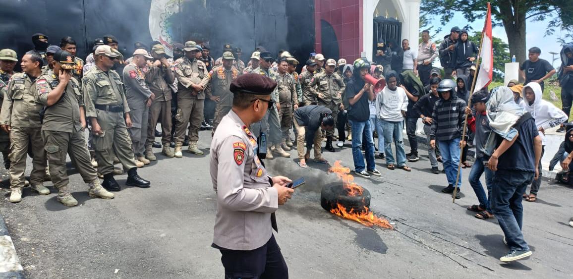 Kapolresta Mamuju Pimpin Pengamanan Aksi Unras Aliansi Mahasiswa Sulbar 