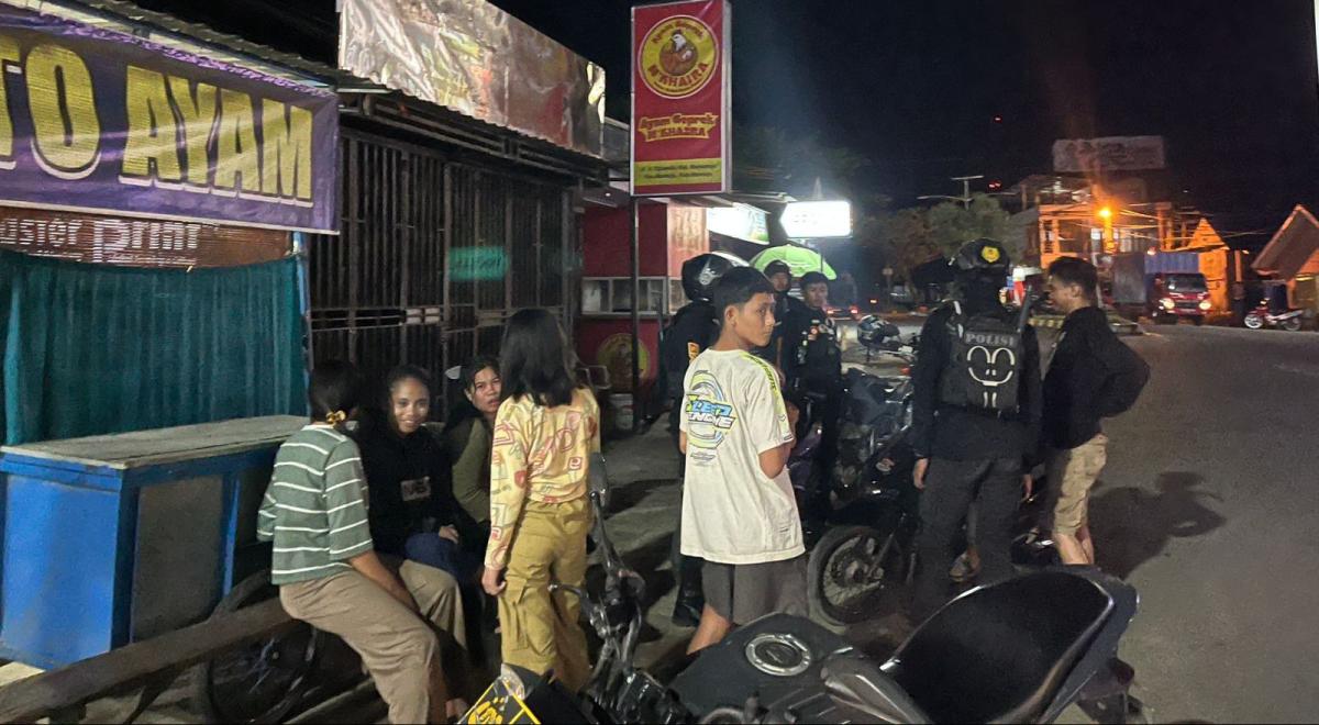 Satgas Preventif OMP Polresta Mamuju Gencar Gelar Patroli Dialogis Satgas Preventif OMP Polresta Mamuju Gencar Gelar Patroli Dialogis