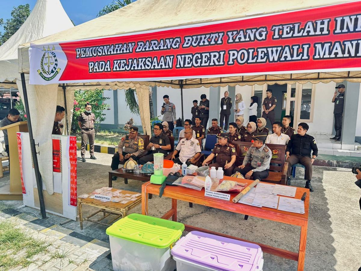 Lapas Polewali  Ikut Musnahkan Barang Bukti Tindak Pidana
