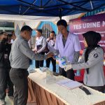 Pegawai dan Warga Binaan Rutan Majene Tes Urine Pegawai dan Warga Binaan Rutan Majene Tes Urine