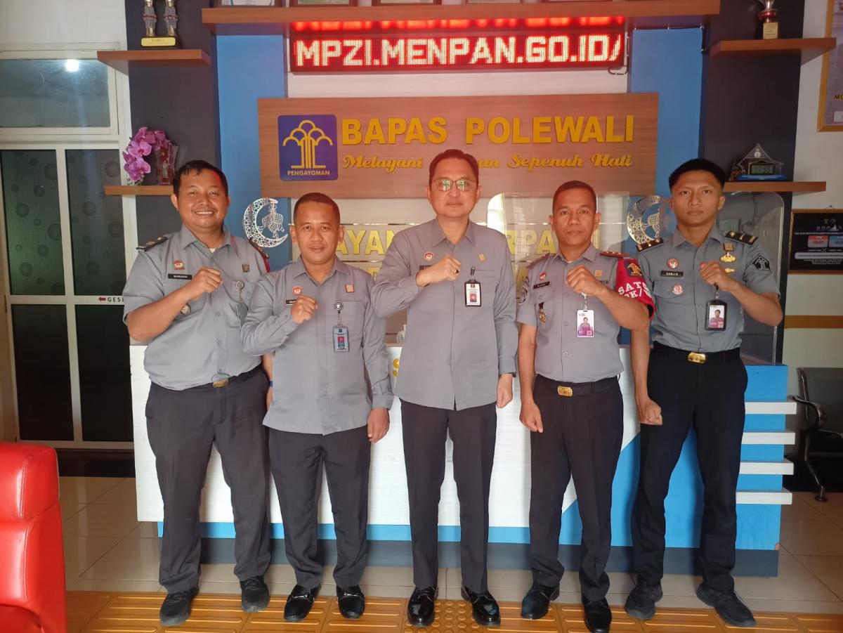 Kakanwil Kemenkumham Sulbar  Dukung Bapas Polewali Raih WBK
